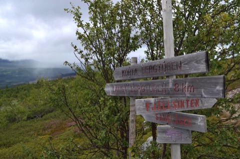 Funasdalen summit signposts